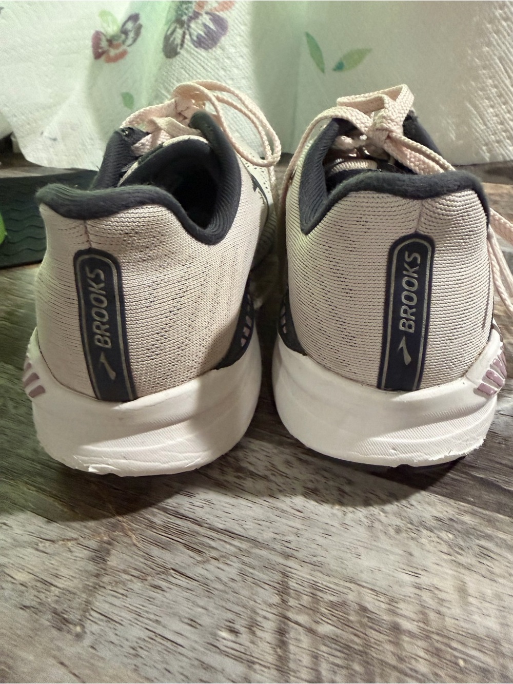 Brooks Women’s size 8.5 Athletic Shoes — Light Pink with Gray Accents - Picture 4 of 9